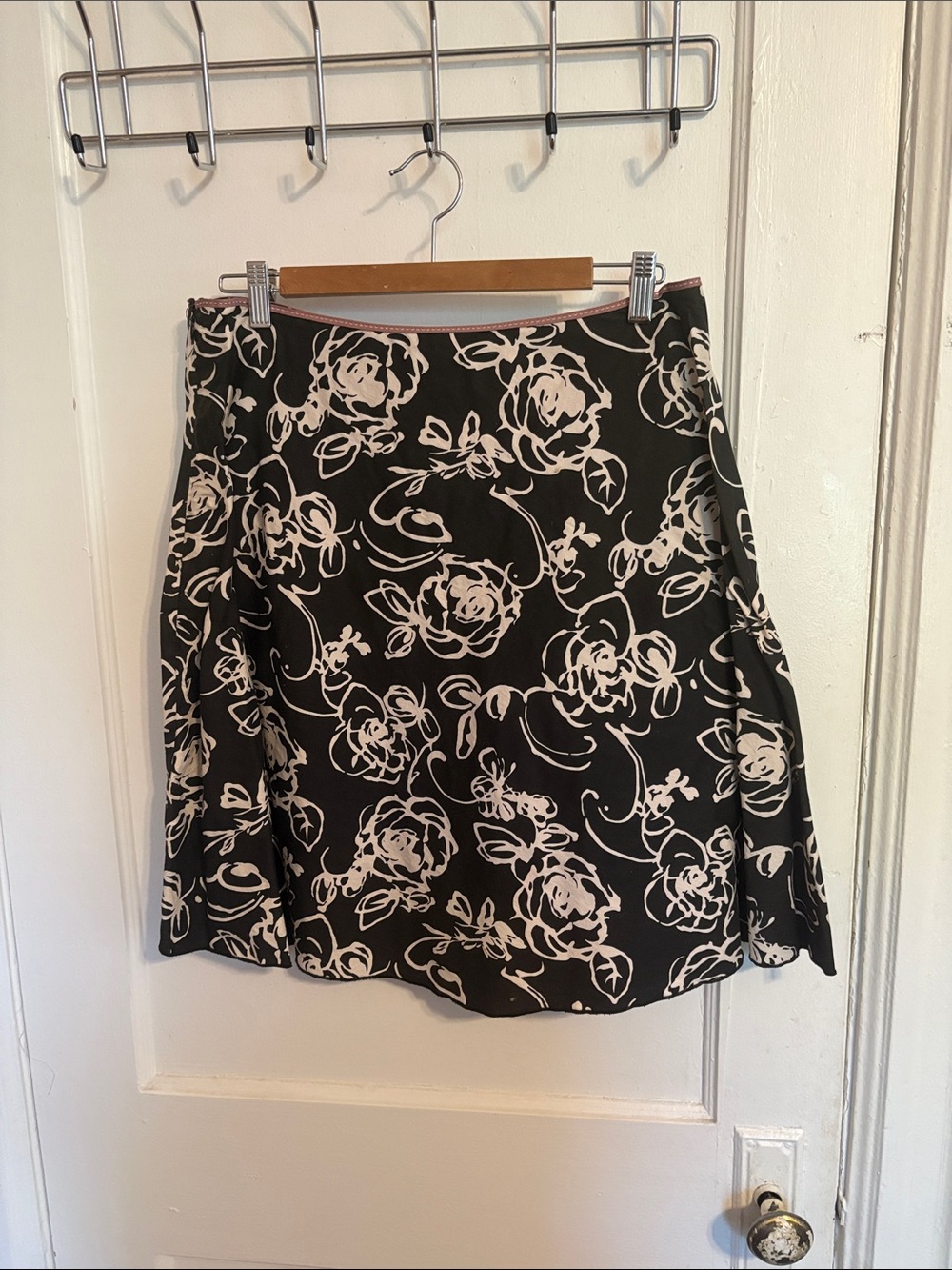 Vintage 1990s Women's Black Floral A-Line Skirt